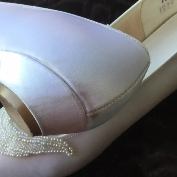 Vtg Special Occasions By Saugus Shoe White Satin with beads - Picture 11 of 12